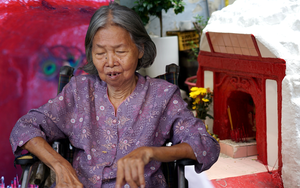 Bí ẩn ngôi mộ trắng hơn một thế kỷ giữa lòng Chợ Lớn, lúc nào cũng nhang khói nghi ngút