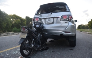 Đâm vào xe ô tô đang đỗ, trách nhiệm các bên ra sao?