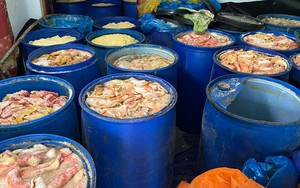 Phát hiện 4,9 tấn da heo bốc mùi hôi thối tại cơ sở sản xuất lạp xưởng