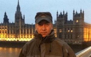 Vệ sĩ số 1 của Trung Quốc từng bảo vệ cả Warren Buffett: Xuất thân từ thế gia võ thuật, chỉ cần 1 chiếc đũa để xuyên thủng tấm thép