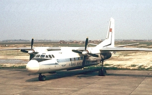 Cơ trưởng cố thủ trong buồng lái, không tặc làm nổ lựu đạn: Máy bay hạ cánh an toàn sau 52 phút 'sinh tử'