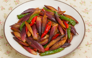 Ăn một miếng đã nghiện: Món rau màu tím hơn cả thuốc bổ, dân sành ăn thề "không ăn là tiếc cả đời"!