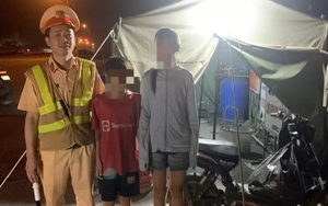 2 cháu bé đi xe điện từ Thanh Hoá ra Hà Nội để xem diễu binh, diễu hành