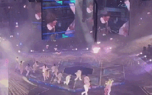 Nam vũ công bị màn hình LED 600kg rơi trúng người đang gặp nguy hiểm tính mạng