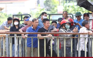 CĐV xếp hàng mua vé xem U23 Việt Nam