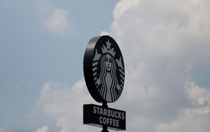 Chưa từng có trong lịch sử Starbucks: 200.000 nhân viên được tái cải tổ bài bản từ câu chào, 4 phút đã pha xong đồ uống, 95% đơn online giao đúng hẹn