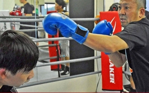 Nhà sư Nhật Bản ngày tụng kinh tối làm võ sĩ, đang cầu siêu vẫn tập đấm bốc