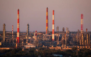 Bị trừng phạt hàng loạt, 'đội tàu bóng tối' của Nga vẫn phình to: Số tàu tăng 45% trong 1 năm, gần 1.000 tàu liên tục di chuyển, phương Tây đang 'tiếp tay'?