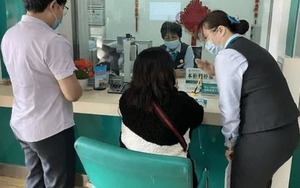 20 năm đóng bảo hiểm nhân thọ, đến ngày tất toán người mẹ chết lặng: "Chị chưa từng mua bảo hiểm bao giờ"