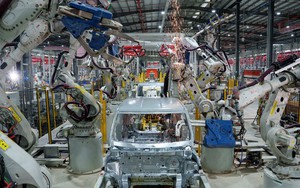 Trước dự án hơn 21.000 tỷ đồng tại quê nhà, tỷ phú Phạm Nhật Vượng đã khánh thành nhà máy sản xuất ô tô điện sau 7 tháng xây dựng, lọt top nhanh nhất thế giới