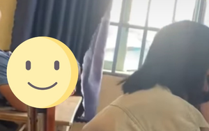 Đi họp phụ huynh, 2 ông bố ở cuối lớp bất ngờ thành nhân vật chính vì hành động khó đỡ: Phen này khéo bị phê bình trước cả con!