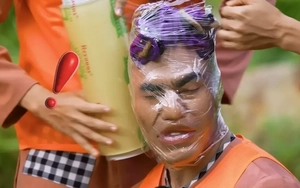 Lê Dương Bảo Lâm bị quấn kín mặt, khán giả phẫn nộ