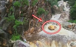 'Trăn khổng lồ' giữa suối khiến du khách hoảng sợ, ban quản lý nói: Nó đã ở đây hàng trăm triệu năm