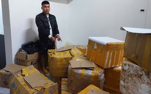 Khám xét phòng trọ, bắt giữ Trần Huy Thắng, thu giữ hàng loạt vũ khí nóng