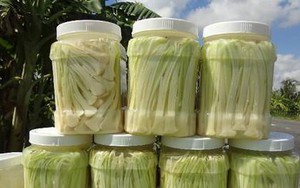 Từ cỏ dại, người dân miền Tây đã tạo nên món đặc sản dân dã khiến ai cũng muốn mua về làm quà