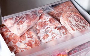 Rã đông thịt chỉ trong vài phút bằng 1 mẹo 'thiên tài' - không phải dùng lò vi sóng