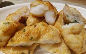 Tuyệt vời: Khách tới Quảng Ninh du lịch được tặng một lon bia và một suất chả mực