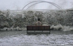 Bức ảnh khó hiểu trong siêu bão Ragasa