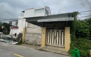 Giải cứu người đàn ông khóa trái cửa phòng ngủ với 3 bình gas đã mở van