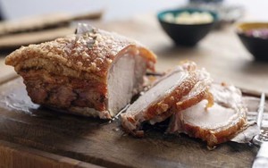 Thịt heo sẽ có lớp bì giòn rụm hoàn hảo nếu được nấu bằng thiết bị này - không phải lò nướng!