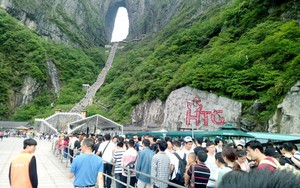 Khách Việt kể chuyện du lịch điểm nổi tiếng Trung Quốc, nhận xét: "Đi tới đâu ai cũng nhìn tôi"