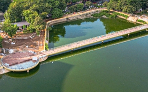 Hà Nội: Công viên Nghĩa Đô 'lột xác', xuất hiện cầu đi bộ hình cây đàn độc đáo