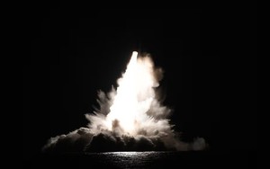 Hải quân Mỹ bất ngờ phóng loạt Trident II D5 ngoài khơi Florida