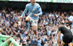 Thắng Burnley bằng hai cú đúp, Man City bay cao Top 5 Ngoại hạng