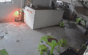 Bão số 10 Bualoi: Tìm thấy thi thể phụ nữ bị nước cuốn trôi, 75 ngôi nhà tốc mái