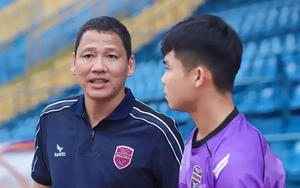 HLV Anh Đức không lo bị sa thải dù Becamex TPHCM thua 5 trận liền