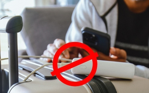 Từ 1/10, 13 hãng bay cấm dùng pin sạc dự phòng trên máy bay, khách Việt nên lưu ý!