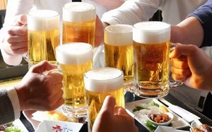 Người đàn ông bị vỡ bàng quang vì có thói quen khó tin