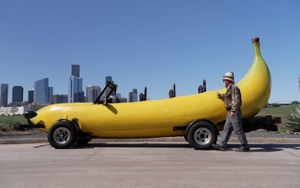 'Siêu xe chuối' lập kỷ lục Guinness, chạy băng băng trên xa lộ Mỹ