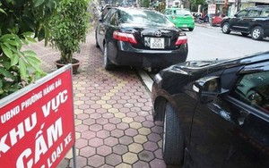 Trường hợp nào tài xế có thể đỗ ô tô trên vỉa hè mà không bị cảnh sát giao thông 'tuýt còi"?