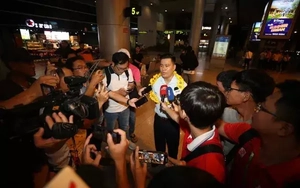 Kỳ thủ Lại Lý Huynh nhận thưởng tiền tỷ đồng sau ngôi vô địch thế giới 2025