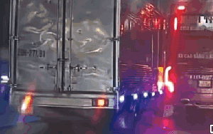 Tài xế xe khách chèn ép, chuyển làn gây nguy hiểm, va chạm với xe tải khai gì?