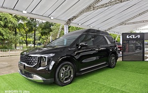 Soi chi tiết Kia Thacoroyal tại Việt Nam: Phát triển từ Carnival, khoang sau dạng thương gia, màn hình 21 inch, giá khó mà rẻ