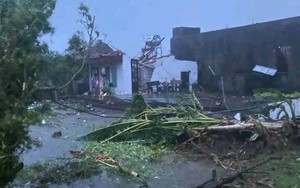 Lốc xoáy kéo sập nhiều nhà dân ở Ninh Bình, 6 người thiệt mạng