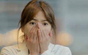 3 giờ sáng bắt gặp bố chồng lẻn vào phòng ngủ của mình, lật chăn lên, con dâu bỗng đỏ hoe mắt