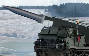 Anh lập tức đưa tên lửa NIGHTFALL tới chiến sự sau khi hoàn thành phát triển