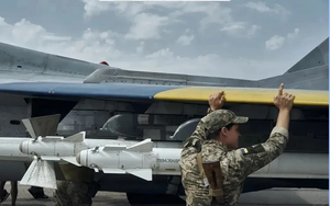 Máy bay "rải thuốc trừ sâu" mang tên lửa không đối không xuất hiện ở Ukraine