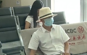 Khách gửi 11 tỷ đồng tiền đền bù đất vào ngân hàng, 1 năm sau lãi hơn 369 triệu nhưng đến rút thì bị từ chối, nhân viên khẳng định: “Chúng tôi chỉ làm theo hợp đồng”