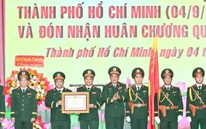 Bộ Tư lệnh TPHCM đón nhận Huân chương Quân công hạng Ba