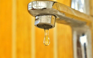 Uống nước theo cách này có thể "vô tình" giúp ta loại bỏ vi nhựa: Người Việt đã làm từ rất lâu