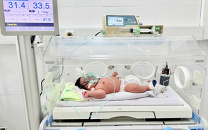 Bé trai sinh đúng ngày Quốc khánh 2/9, nặng hơn 6kg