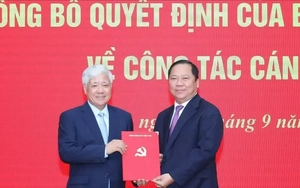 Công bố quyết định của Bộ Chính trị về công tác cán bộ