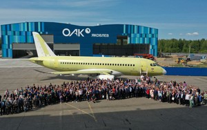 Máy bay SJ-100 'hoàn toàn nội địa' đầu tiên đã cất cánh