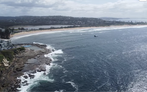 Người đàn ông bị cá mập cắn chết khi đang lướt sóng