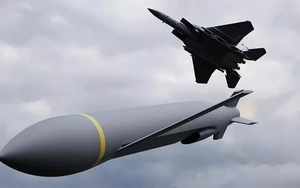 Tiết lộ mốc thời gian Mỹ chuyển tên lửa tầm xa ERAM cho Ukraine