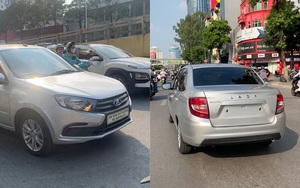 Lada Granta lộ diện trên đường phố Hà Nội: Thiếu nhiều thứ, dòng chữ đầu xe gây chú ý, chuyên gia cho rằng vẫn có một bộ phận thích